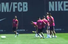 内少训练赛太随意 内马尔不雅动作调戏梅西