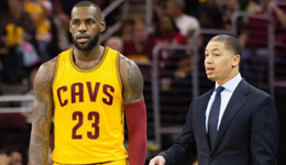 卢帅促成骑士三巨头火力网 詹姆斯主动沟通队友分享球权