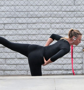 莎娃洛杉矶健身积极备战 不受涉药事件结果影响