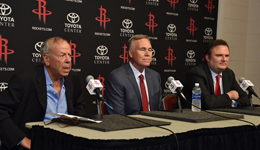 火箭攻防双教正式登台休城 布兹德里克治哈登眼神防守