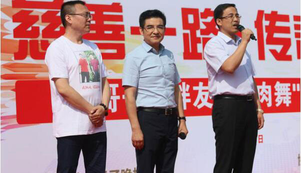 YY直播陈光标千人广场舞 开个演唱与鸟叔合作