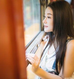 邹市明爱妻晒个人写真 为高考考生加油打气