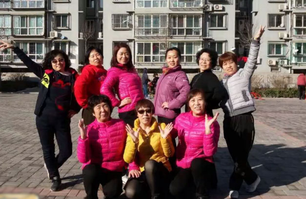 动动广场舞舞动人生 秀出精彩