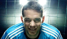 诺伊尔称小时候从不想站在球门里当门将