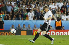 阿迪致敬小猪欧洲杯进球 老将余辉依然耀人