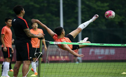 ����ڽ�ѵ������ʽ���� J���������һͬѵ��