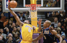 科比传奇TOP榜 体球细数科比转身扣篮时刻