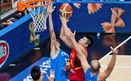 男篮热身赛大比分负意大利 阿联休战新星奋力搏杀