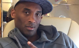 科比开启中国之旅 长腿剪刀手帅气依旧