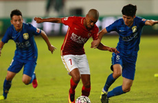 恒大主场2-0完胜苏宁 无解阿兰复苏一传一射