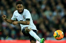 英格兰国脚斯特林炫富 豪车镶钻马桶