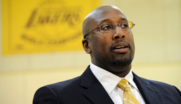 詹姆斯导师入驻勇士 老帅布朗赴金州辅助科尔