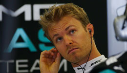 罗斯伯格感谢小汉技师修车 这是团队努力的结果