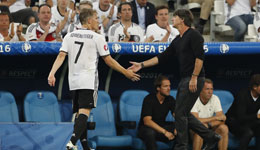 2016欧洲杯半决赛争议点球 小猪无奈送点