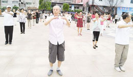 百岁老人 最大爱好就是跳广场舞