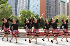 动动广场舞视频 姑娘走的那一天