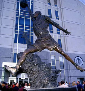 nba巨星十大雕像体球回顾 篮球第一人乔丹领军联盟