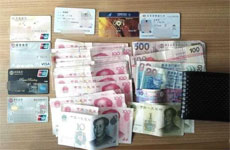 易建联坐高挑丢钱包 列车长多方联系帮其找回