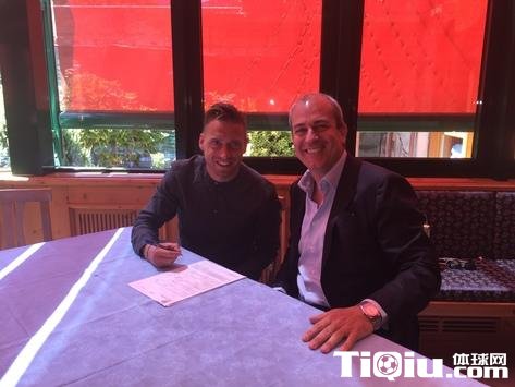 那不勒斯官宣贾凯里尼加盟 意国脚签约三年