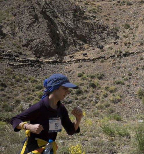 伊朗办首届天空跑活动 户外跑步117公里赏美景