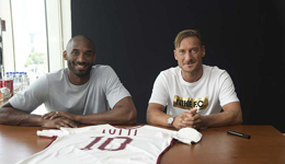 老飞侠巧遇罗马王子 科比战袍换取托蒂战靴