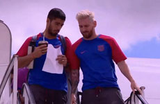 近距离感受梅西满头银发 小鲜肉秒变大叔