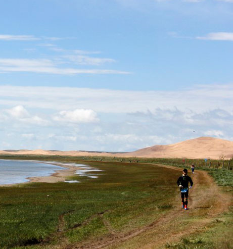 青海湖超级越野跑开赛 环湖100第二赛日精彩瞬间