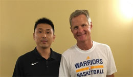 男篮借勇士主场训练 胡雪峰晒与科尔合照
