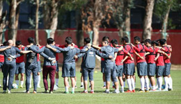 高洪波直言压力很大 球员伤病因赛程密集所致