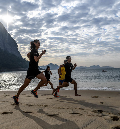 “挑战100”第二季最强跑团里约开跑 日常卖萌跑步健身秀战绩