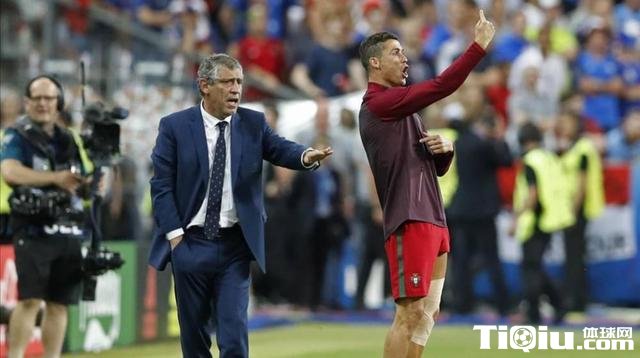 穆帅狂喷C罗:他决赛没帮上忙 场边指挥添乱