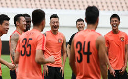 ����ڽ���ǰѵ���ֳ� ������Ц���۬���·���