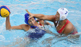 中国女子水球队首战告负 次战美国和西班牙