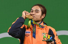 女子举重48公斤级决赛集锦 泰国选手塔娜桑获得金牌