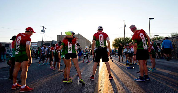 美国墨西哥举办10K比赛 跑者须携带护照参加