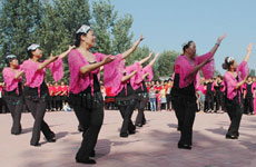 动动广场舞推荐视频 演示请你接受我的爱