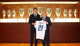 皇马官方为莫拉塔举办欢迎仪式