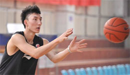 可兰白克训练回来手机快炸了 原来是微博被盗啦