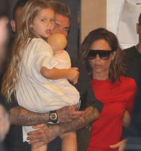 小七出门不带腿 奶爸小贝甘当女儿奴