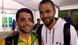 里约志愿者遭抢劫 法国帕克慷慨援助赠手机