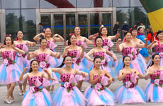 广场舞要抱抱演绎 跳出健康快乐的你