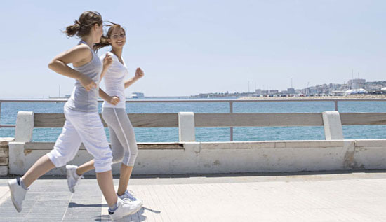 步行健身的运动效果 饭前后散步可预防糖尿病