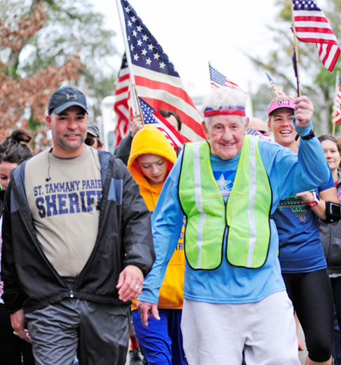 93岁老兵的跑者人生 为忘却的纪念横穿美国