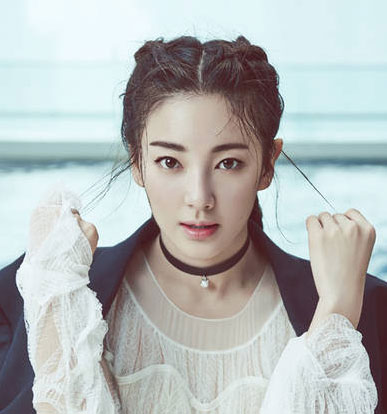 张雨绮巴黎跑步健身 头扎马尾清爽靓丽