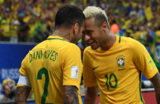 世预赛内马尔传射建功巴西2:1哥伦比亚