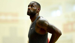 詹姆斯用训练消除质疑 骑士士气饱满进军新赛季