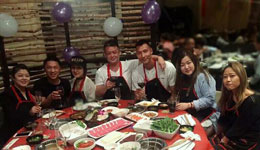 易建联洛杉矶和友人吃中式火锅 易建联适应国外生活