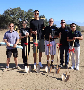 湖人易建联洛杉矶定制豪宅 阿联携家人一同动土建房