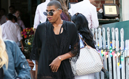 约翰逊之子与好友高调亮相餐厅 EJ黑色长裙秀大腿