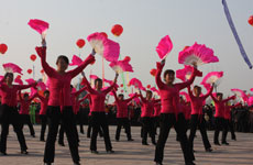 广场舞推出最新舞蹈 倍儿爽广场舞